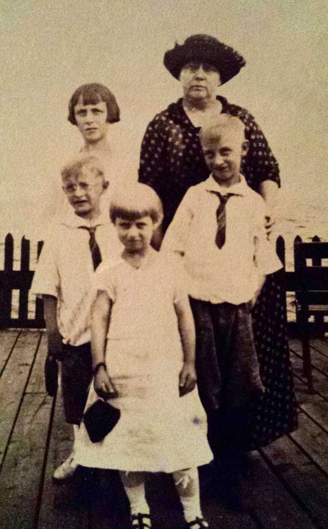 Margaret Bittlingmeier Zenglein and Children