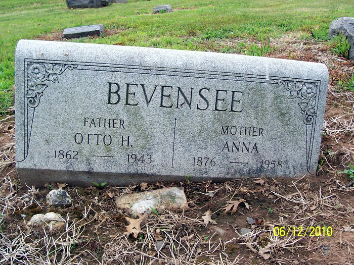 The Woodland Cemetery headstone of Otto and Anna Bevensee