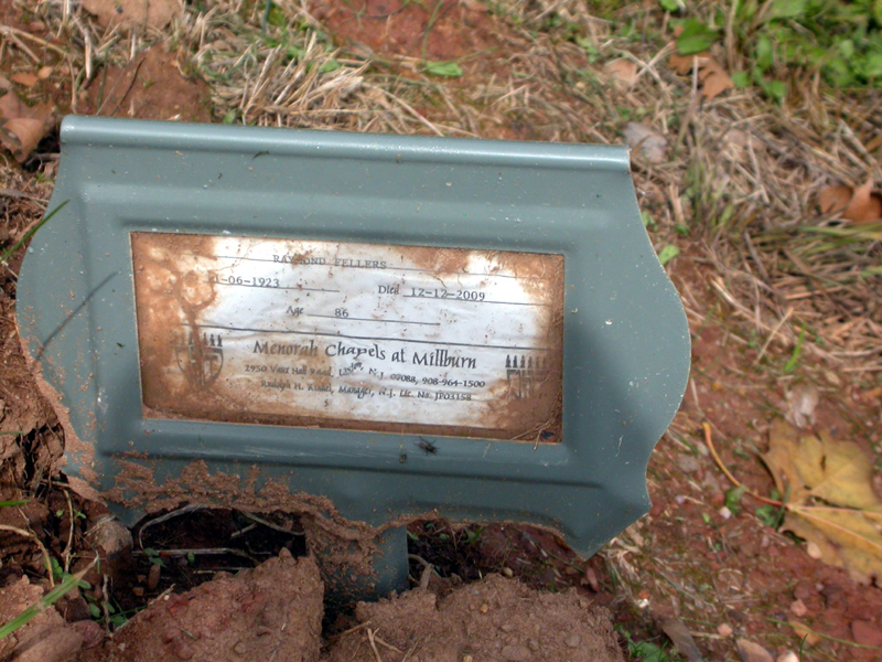 Sign on the Mount Lebanon Cemetery Grave of Raymond Fellers